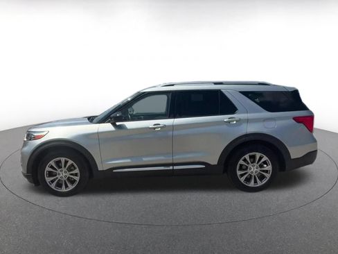 Used 2024 Ford Explorer Limited RWD image 9