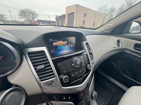 Used 2014 Chevrolet Cruze LT FWD image 18