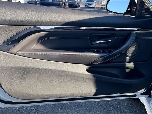 Used 2017 BMW M4 Convertible image 25