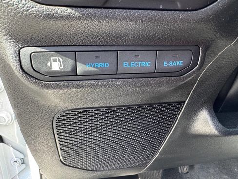 Used 2023 Jeep Wrangler Unlimited w/ Sun & Screen Package image 11