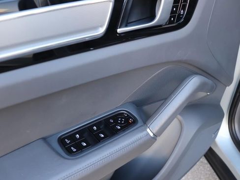 Used 2021 Porsche Cayenne image 37