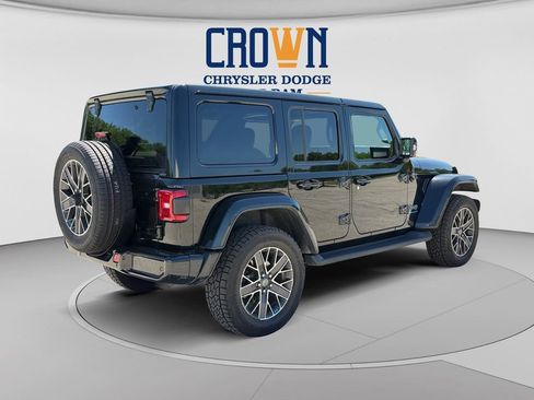 Used 2023 Jeep Wrangler Unlimited Sahara AWD/4WD image 3