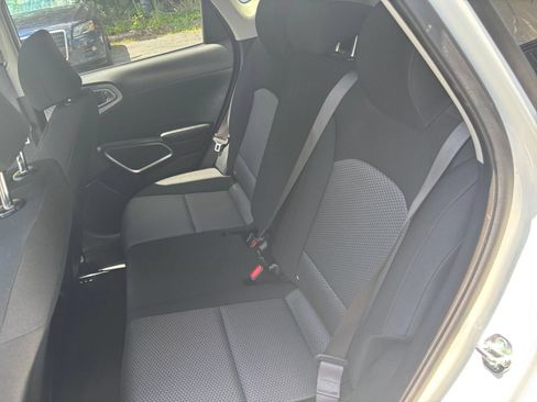 Used 2025 Kia Soul LX w/ LX Technology Package FWD image 17