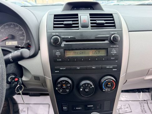 Used 2013 Toyota Corolla L FWD image 32
