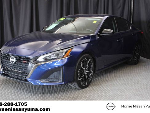 Used 2024 Nissan Altima 2.5 SR FWD image 3