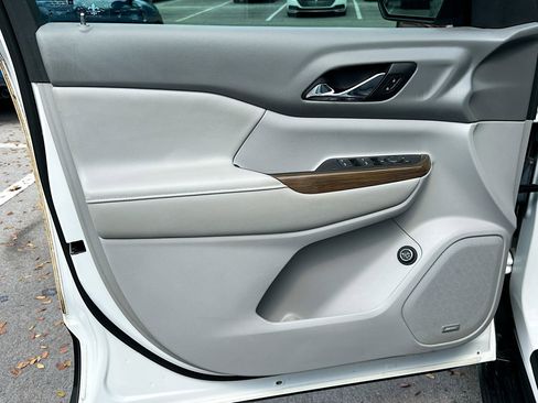 Used 2018 GMC Acadia SLE w/ Driver Alert Package I image 20