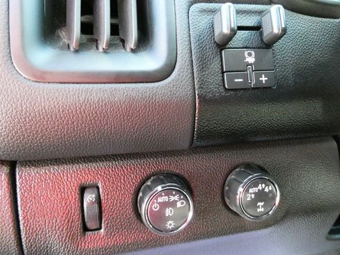 Used 2020 Chevrolet Colorado LT w/ Safety Package image 24