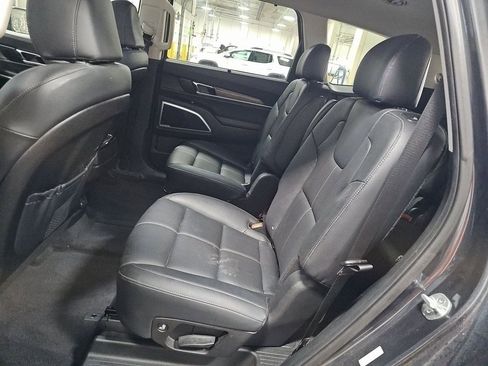 Used 2022 Kia Telluride EX w/ EX Premium Package image 6