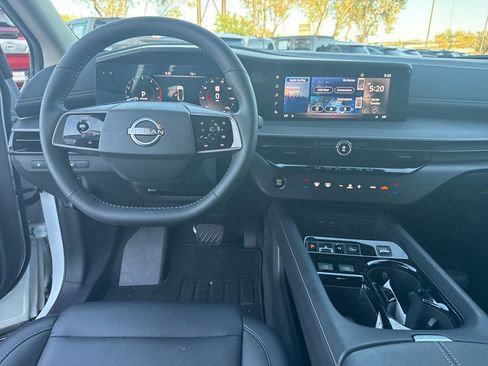 Used 2025 Nissan Murano SV image 18