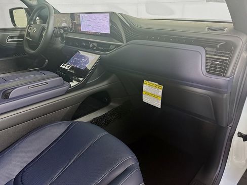 New 2026 INFINITI QX80 4WD w/ Sport Exterior Package image 37