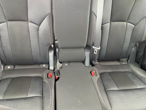Used 2021 Subaru Ascent Premium w/ Convenience Package AWD/4WD image 9