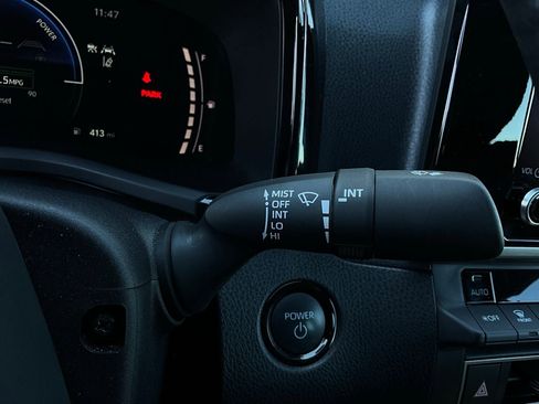 Used 2025 Toyota Camry SE image 36