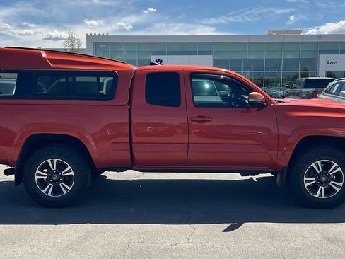 Used 2016 Toyota Tacoma TRD Sport w/ Towing Package AWD/4WD image 4