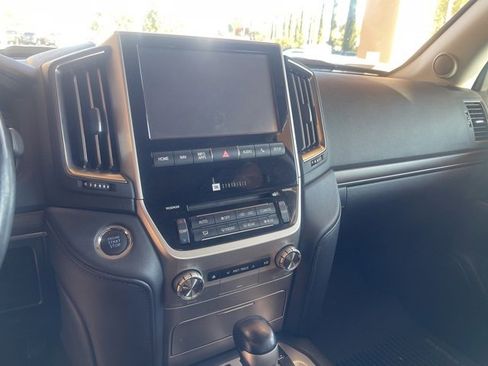 Certified 2017 Toyota Land Cruiser image 2