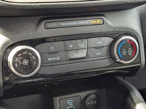 Used 2022 Ford Escape SE image 18