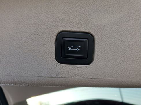 Used 2016 Cadillac SRX Luxury image 29