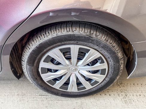 Used 2019 Toyota Camry LE FWD image 11
