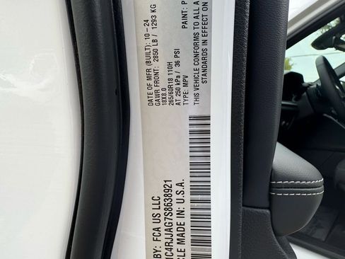 Used 2025 Jeep Grand Cherokee L Laredo w/ Luxury Tech Group I image 40