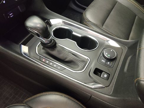 Used 2021 Chevrolet Traverse RS w/ LPO, 'HIT The Road' Package FWD image 26
