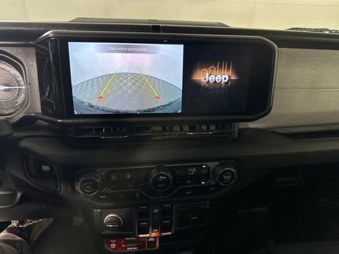 Used 2024 Jeep Wrangler Unlimited image 22