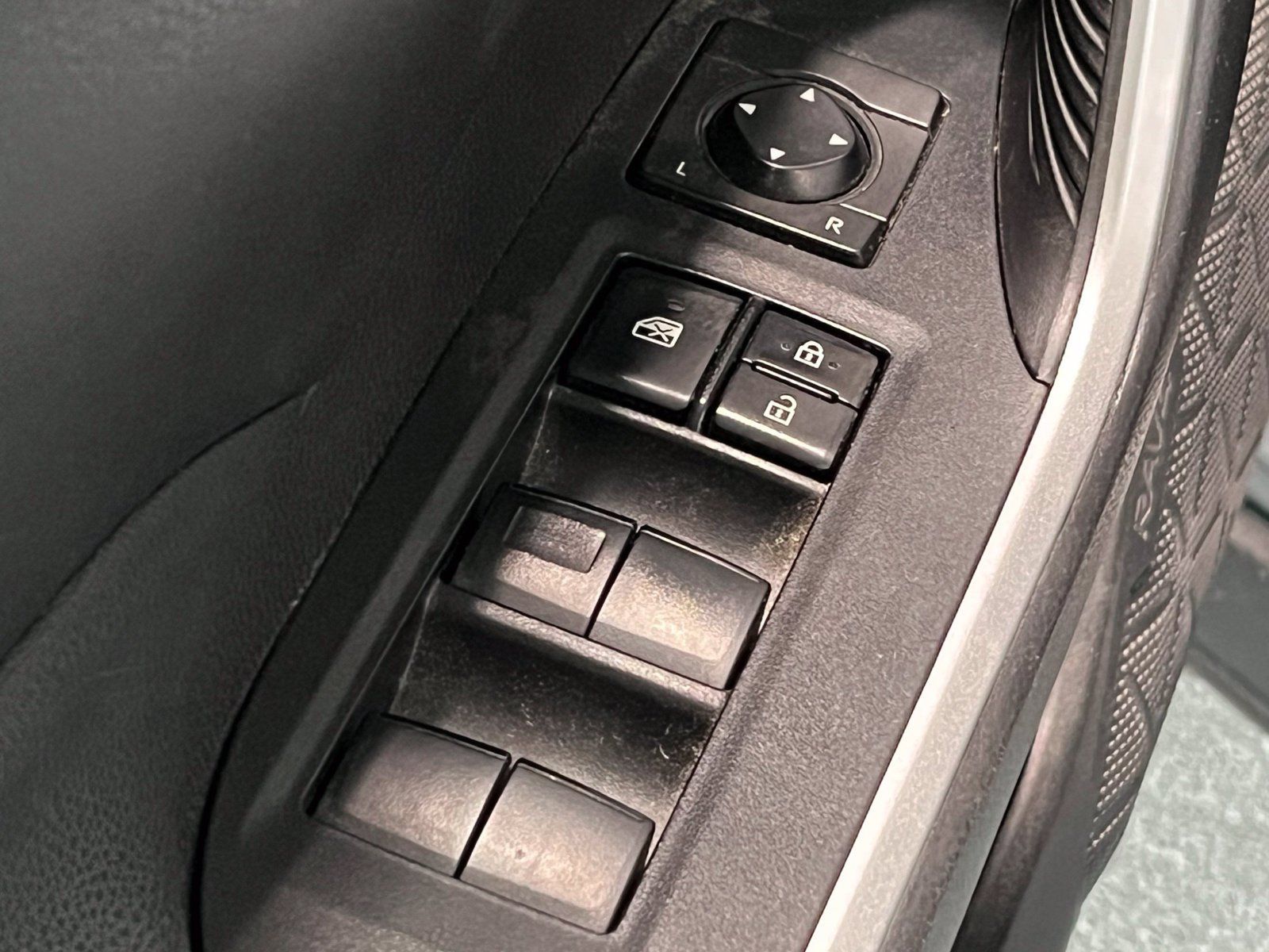 Used 2020 Toyota RAV4 LE w/ All Weather Liner Package AWD/4WD image 29
