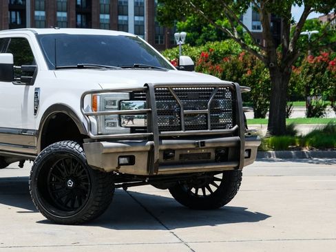 Used 2017 Ford F250 Lariat w/ Lariat Ultimate Package AWD/4WD image 3