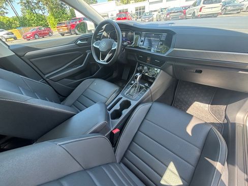 Used 2024 Volkswagen Jetta SE FWD image 17