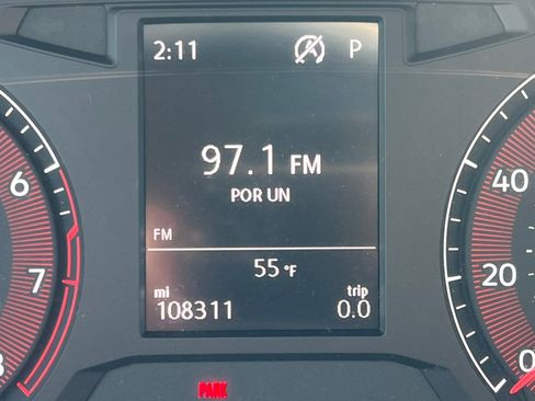 Used 2021 Volkswagen Jetta SE FWD image 25