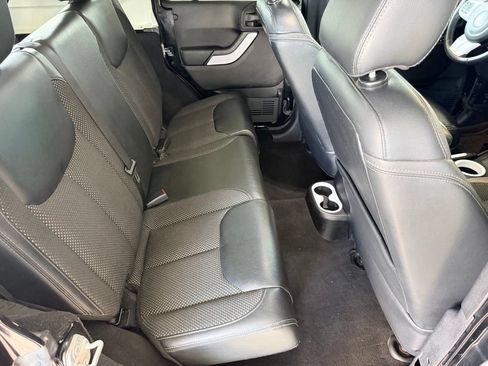 Used 2016 Jeep Wrangler Unlimited Sahara AWD/4WD image 30