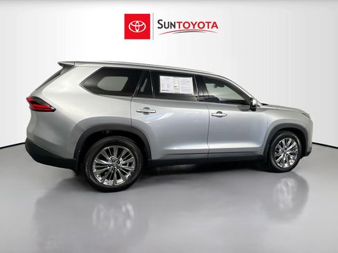 Used 2024 Toyota Grand Highlander AWD image 2