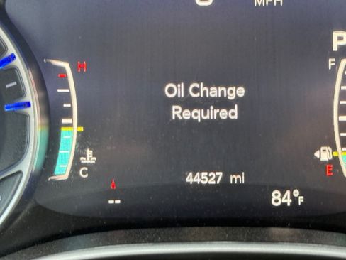 Used 2024 Chrysler Pacifica Touring-L FWD image 26