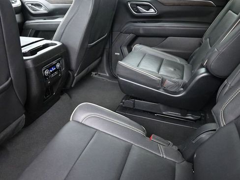 Used 2023 Chevrolet Suburban Premier image 19