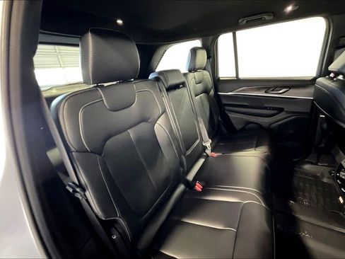 New 2025 Jeep Grand Cherokee Limited image 17