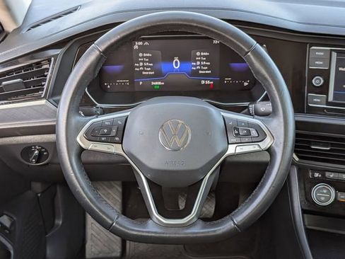 Used 2022 Volkswagen Jetta SE image 11