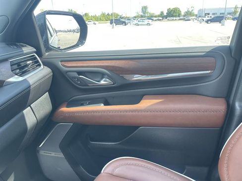 Used 2023 GMC Yukon Denali Ultimate AWD/4WD image 24