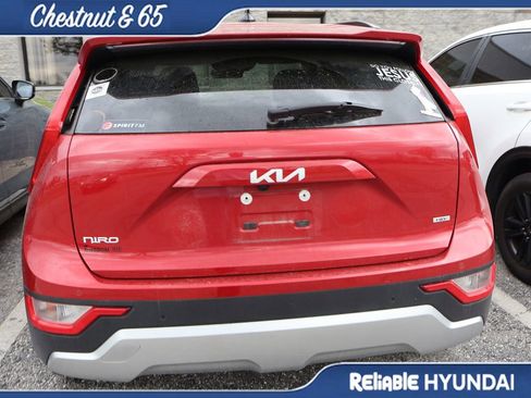 Used 2023 Kia Niro EX image 17