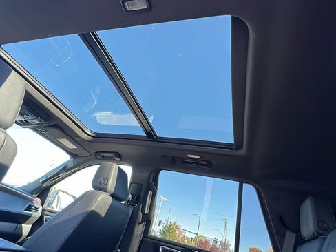 Used 2023 Chevrolet Tahoe Z71 w/ Luxury Package image 31