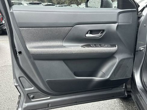 Certified 2025 Nissan Kicks SV image 11