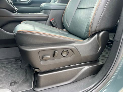 Used 2025 GMC Yukon AT4 AWD/4WD image 15