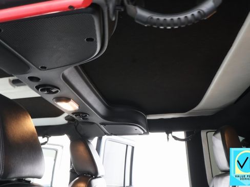 Used 2016 Jeep Wrangler Unlimited Rubicon w/ Max Tow Package image 8