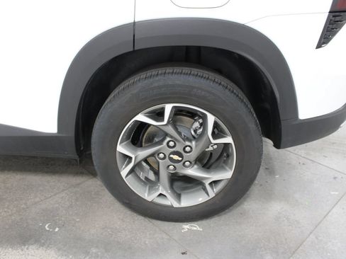 Used 2025 Chevrolet Trax LT FWD image 22