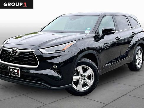 Used 2025 Toyota Highlander LE AWD/4WD image 1