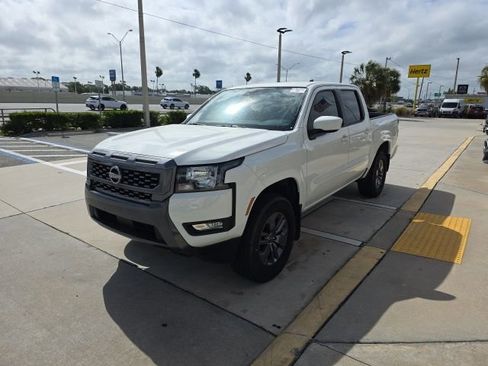 Used 2025 Nissan Frontier SV w/ SV Convenience Package AWD/4WD image 9