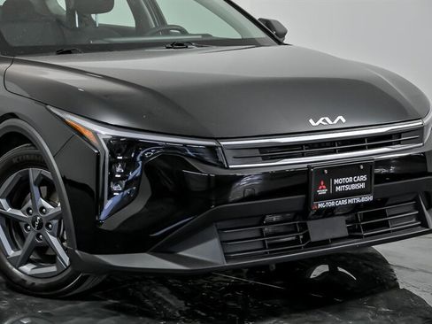 Used 2025 Kia K4 LX image 2