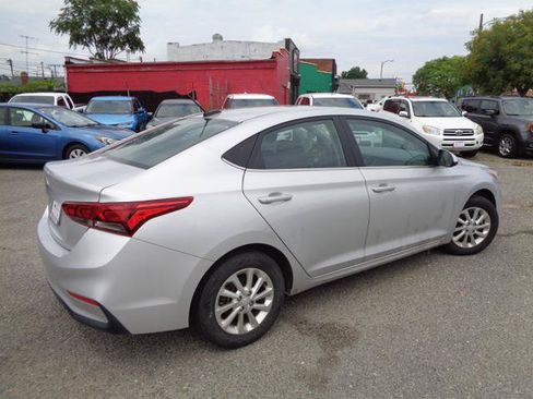 Used 2022 Hyundai Accent SEL FWD image 9