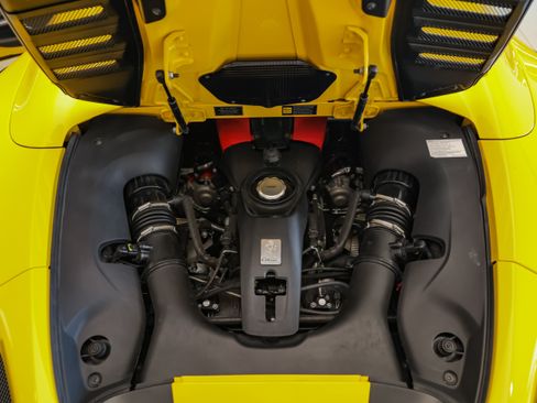 Used 2023 Ferrari F8 Tributo RWD image 11