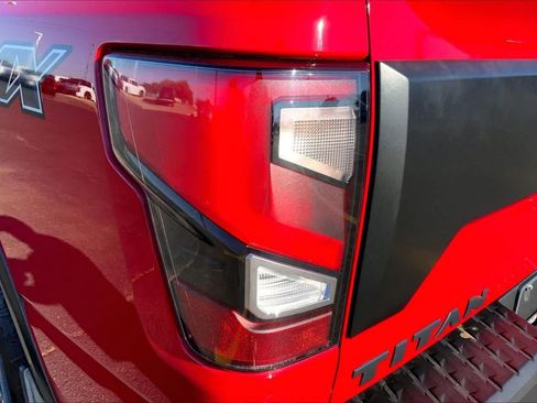 Used 2021 Nissan Titan PRO-4X w/ Pro-4x Convenience Package AWD/4WD image 29