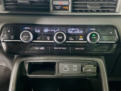 Certified 2023 Honda Pilot Touring image 23