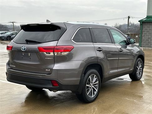 Used 2019 Toyota Highlander XLE image 4