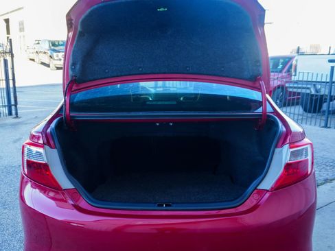 Used 2014 Toyota Camry SE image 14